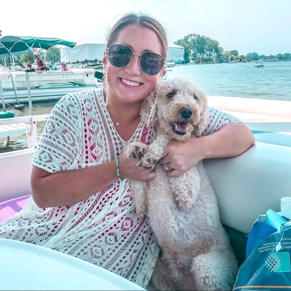 Meet your Posher, Amanda - Picture 1 of 15